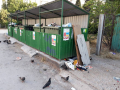 Депутат Совета Гагаринского муниципального округа Елена Яковлева взяла на личный контроль санитарное состояние мусорной секции по улице Меньшикова 25