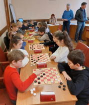 Гагаринский муниципалитет провел для детей рождественский турнир по русским шашкам