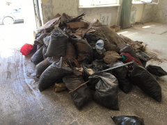 Гагаринский муниципалитет помог общественной организации «Особые дети» вывезти твердые бытовые отходы с мастерской